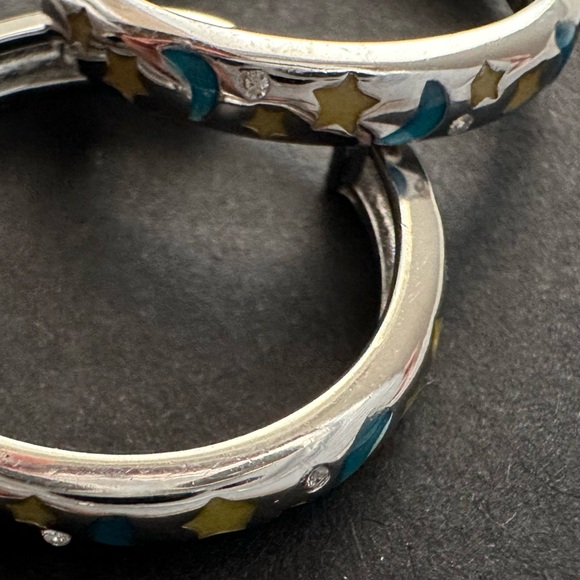 925 Sterling Silver Glow In The Dark Moon & Star Hoop Earrings - Picture 6 of 12